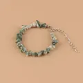 Handgemaakte armband van natuurlijke groene steenchips met zilveren karabijnsluiting verlenging - Groene Stippen
