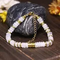 Elegante bracciale in pietra naturale bianca con perle abaco e catena regolabile in oro inox - Cristallo di rocca