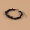 Bracelet élégant en pierre naturelle noire irrégulière avec fermoir mousqueton et chaînette - Pierre de Sable Bleue