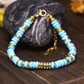Bracciale regolabile in acciaio inossidabile con grani blu chiaro e dettagli dorati - Turchese