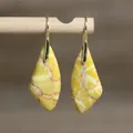 Primer plano de pendientes vintage de piedra imperial en forma de abanico con ganchos. - Abanico 7 (Amarillo Marrón Rojizo)