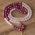 Détail du collier de 108 perles mala avec du jaspe violet et des perles de quartz rose - 108 Perles de Mala / Rose