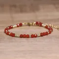Bracelet bohème en pierres naturelles rouges facettées fait main avec chaîne dorée - Perles Facettées (Ajustable) / Agate rouge