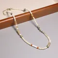 Collier vintage en perles de verre et pierre colorées avec fermoir doré pour femme - Style perlé multicolore rétro à motif marbre (XL0143)