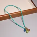 Collier de perles turquoise vintage avec pendentifs en verre coloré et fermoir à bascule doré - Style triple pendentif perlé de couleur turquoise (XL0127)