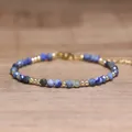 Bracelet bohème fait main en pierres naturelles bleues facettées avec chaîne dorée réglable - Perles Facettées (Ajustable) / Lapis Lazuli