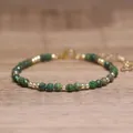 Bracelet bohème en perles faites main avec pierre naturelle verte et billes dorées - Perles Facettées (Ajustable) / Mica Vert