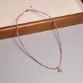 Collier vintage élégant avec perles roses et pendentif ovale doré au design minimaliste - Style Perles Roses avec Pendentif Ovale (XL0148)