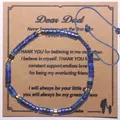 Bracelet tressé en pierre naturelle bleue avec carte cadeau 'Dear Dad' - Thème Cher Papa 08 (Pierre bleu foncé et perles dorées)