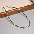 Collier fait main avec perles d'eau douce naturelles et perles de malachite verte - Style perles en pierre de malachite verte (XL0141)