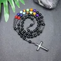 Hämatit-Rosenkranzkette aus Naturstein mit Kreuzanhänger und bunten Chakra-Perlen - Glänzend Schwarz Chakra