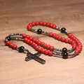 Handgefertigte Rosenkranz-Halskette mit roten Steinen und Hämatit-Kreuz-Anhänger - Roter Türkis