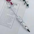 Penna con perline fatta a mano con fiori bianchi e gemme trasparenti scintillanti. - Bianco