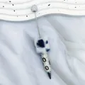 Prachtige luxe balpen met luipaardprint, strassteentjes en blauw-witte bontpompon. - Luipaard Stijl / Wit