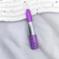 Süßer lila Kugelschreiber in Lippenstiftform mit funkelnden Strasssteinen als Geschenk. - Kugelspitze 0,7mm / Lila