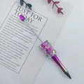 Creatieve paarse gradiënt kralenpen met elegante roos en vlinder bedeltjes voor hobby - 1,0 mm Bullet Tip / Gegalvaniseerd Paars Verloop