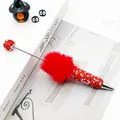 Luxe rode strass-balpen met pluizige pluche pompon en kralenontwerp aan de top - Rood (AB Rood Vlies)