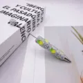 Luxuriöser schwerer Strass-Kugelschreiber mit niedlichen gelben Ananas-Anhängern - Kleine Ananas