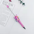 Lindo bolígrafo rosa decorado con vibrantes cuentas y amuletos de colores en forma de corazón - Punta de bala de 1,0 mm / Rosa Macarrón (23)
