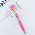 Simpatica penna a sfera rosa con testa di bambola, stilo touch e clip arcobaleno. - Rosso rosa