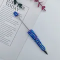 Bolígrafo azul DIY con pedrería y cuerpo cubierto de cristales brillantes AB. - Punta de Bala de 1,0 mm / Azul marino