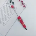 Bolígrafo de cuentas rojas con dijes navideños para regalos de fiesta creativos - Punta de Bala (1.0mm) / Rojo