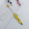 Bolígrafo navideño hecho a mano con cuentas amarillas y adornos de Papá Noel - Punta de Bala (1.0mm) / Amarillo