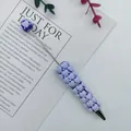 Exquisiter handgefertigter DIY-Kugelschreiber mit lila Herzperlen und glänzenden Steinen - 1,0mm Kugelkopf / Blau und Violett