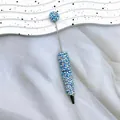 Eleganter blauer Kugelschreiber zum Auffädeln mit glänzenden Perlen und Strasssteinen. - 1,0mm Kugelkopf / Himmelblau
