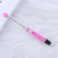 Lindo bolígrafo retráctil rosa con cuentas y diseño de cara sonriente en fondo blanco. - Rosa Macarrón (23)
