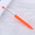 Elegante bolígrafo de cuentas naranja largo con varilla de metal y cuerpo simple - Naranja Fluorescente