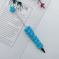 Handgefertigter Kugelschreiber mit blauen Schleifen und Perlenverzierung. - Macaron Blau