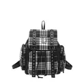 Schicker gotischer Punk-Rucksack mit Karomuster, Nieten und einem silbernen Kreuz-Anhänger - Schwarz-weiß kariert / Blau