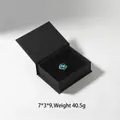 Primer plano detallado de la caja de regalo para joyas negra magnética tipo libro - Caja de conjunto pequeño / Negro