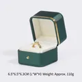 Dunkelgrüne Ringbox aus PU-Leder mit Goldrand und weißem Satinfutter - Ringbox / Dunkelgrün