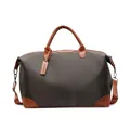 Vue de face d'un sac de voyage olive foncé avec détails en cuir marron et bandoulière - Kaki