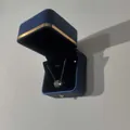 Elegante blaue Schmuckschatulle aus PU-Leder mit Goldrand und Kristallhalskette - Anhängerbox / Saphirblau