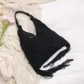 Vintage schwarze handgefertigte Häkel-Tragetasche mit langen Fransen und Gurt - Schwarz