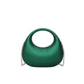 Moderne smaragdgrüne Acryl-Clutch-Tasche mit minimalistischem Bogendesign und Goldkette. - Grün