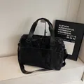 Elegante borsa da viaggio nera in nylon stropicciato ad alta capacità con tracolla - Nero