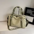 Borsa da viaggio verde chiaro capiente con texture stropicciata - Verde