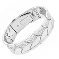 Nahaufnahme eines silberfarbenen Magnettherapie-Armbands mit Fischschuppen-Muster - Fischschuppe Dreireihige Kette / 23cm x 2.1cm / Silber / 0.0