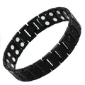 Langlebiges schwarzes Magnettherapie-Armband mit feinen Gravurmustern und sicherem Verschluss - Quadratisches Muster / Schwarz
