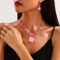Böhmisches buntes Perlenhalsketten- und Plumeria-Blumenohrring-Schmuckset - 3580 Blumen-Set / Fuchsia