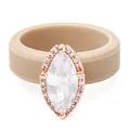 Eleganter Silikonring in Nude mit einem Zirkonia im Marquis-Schliff und Kristall-Halo - Größe 6 / Marquise Style / Beigegrau