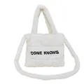 Λευκή καπιτονέ τσάντα tote με κείμενο CONE KNOWS και λουράκι ώμου. - Λευκό