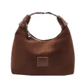 Vista dettagliata di una borsa hobo vintage in pelle scamosciata marrone con manico. - Marrone