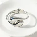 Bracciale rigido argento moderno irregolare a goccia con finitura lucida - Stile Ondulato Minimalista (SDDXQ) / Argento