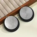 Detalle de los pendientes colgantes redondos de niveles en plata y negro texturizado - Pendientes tipo gota / Plateado