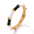 Elegante pulsera rígida de esmalte blanco y negro con diseño de bambú dorado - Estilo Bambú (75HYZJ黑白) / Negro y Blanco